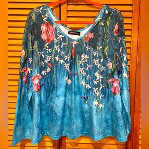 Women’s long sleeve top